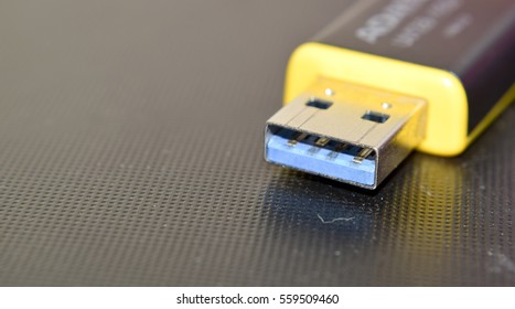 USB 3.0 Yellow Flashdrive