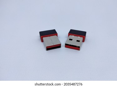 USB dongle bluetooth or mini bluetooth receiver, is used for wireless connection.