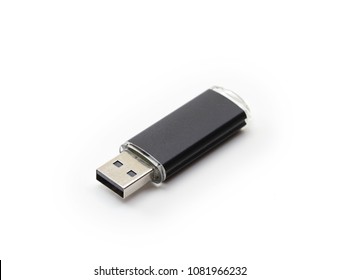 Память USB изолирована на белом. Память USB с черным корпусом.