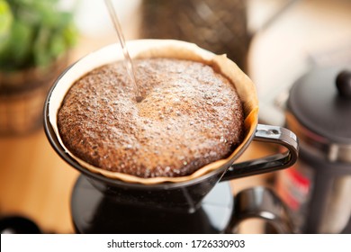 Use filter drippers to make fresh coffee. coffee beans swollen with freshness