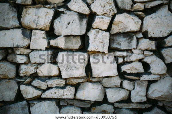 the use of natural\
stone for masonry walls