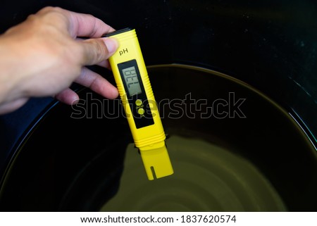 Use Ph meter check the Ph value of water