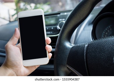 Use the smartphone in the car for searching for directions, traveling. Empty smartphone screen