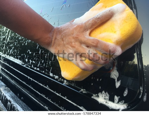 use sponge to wash\
car