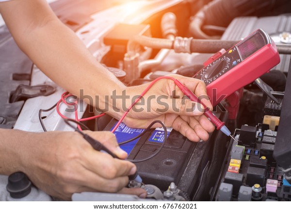 Use yellow, red wire and black wires to measure\
the electrical system in the engine, the car does not start and\
there is light on the\
machine.