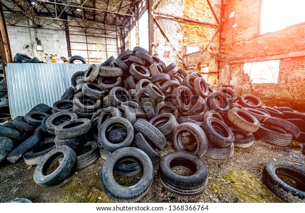 Used car tires pile in\
the tire dump