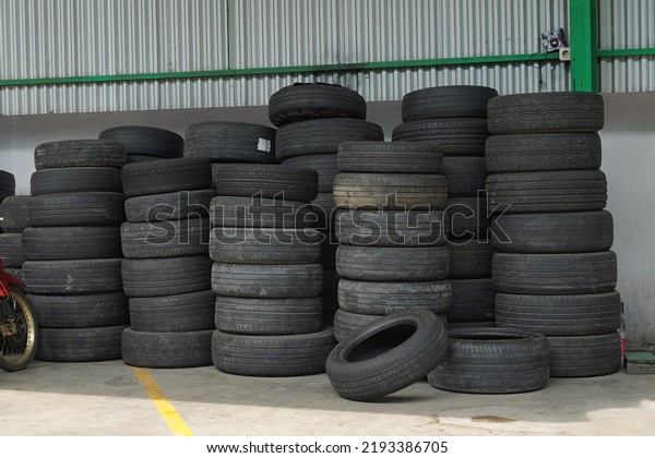 Used car\
tires pile in the tire repair shop\
yard