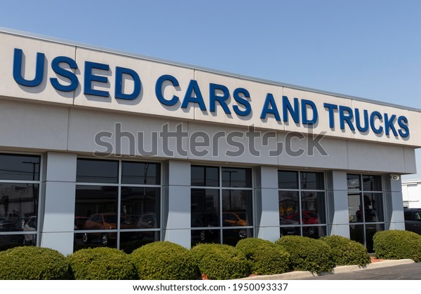 Used Car\
and Trucks sign at a used car\
dealership.