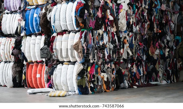 Som regel Levere web Used Clothing Wholesaler Textile Recycling Europe Stock-foto (rediger nu)  743587066
