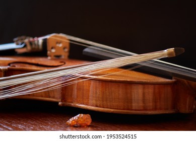 Used Old Violin, Close Up. Bow Broken With The Hair Snapped Off From The Heel. Diffused Light.