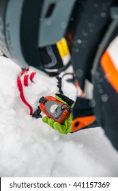 Using An Avalanche Beacon To Search For People Buried By An Avalanche