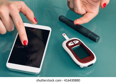 Using Blood Glucose Meter And Smart Phone