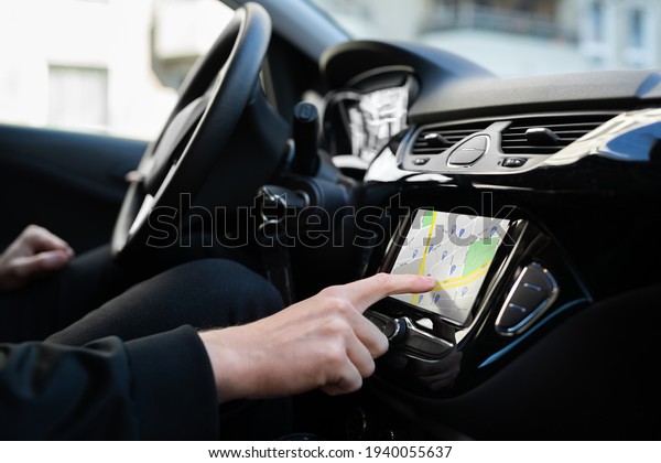 Using Car GPS\
Navigation And Tracking\
Maps
