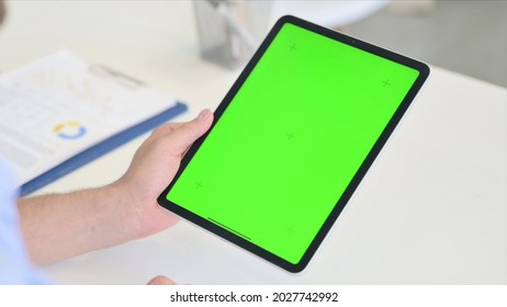 Using Digital Tablet with Green Chroma Key Screen 