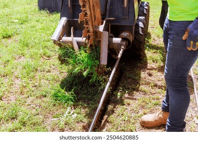 Using horizontal directional drilling machine, trenchless communications, fiber optic laying can be achieved before installing an underground network