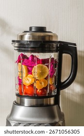 Using an intelligent blender to make various vegetable and fruit juices