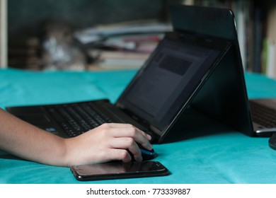 Using laptop hand click