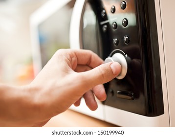 Using Microwave Oven