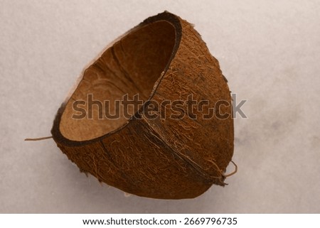 Using natural materials in everyday life – coconut shells as storage boxes for various small items