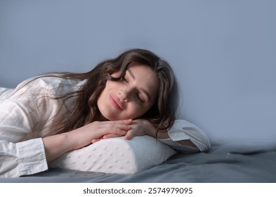 Using a polyurethane memory foam pillow for sleep. Helps support treatment of spine and neck issues like osteochondrosis and hernias.