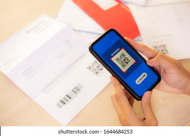Using Smartphone QR Code Scanning for bill digital wallet or credit card payment option