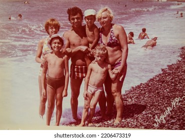 USSR, ADLER - CIRCA 1979: Vintage Family Photo Of Family Group Photo On The Black Sea Beach