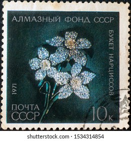 USSR - CIRCA 1971: A Stamp Printed In USSR Shows Brooch - Bouquet Of Daffodils From Diamond Fund Of USSR