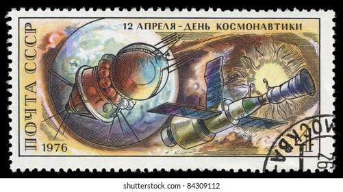 USSR - CIRCA 1976: A Stamp Printed In USSR Shows Space Station Vostok, Salyut-Soyuz Link-up, Circa 1976