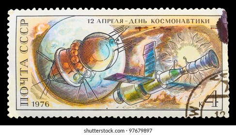 USSR - CIRCA 1976: A Stamp Printed In USSR Shows Space Station Vostok, Salyut-Soyuz Link-up, Series, Circa 1976