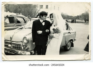 USSR - CIRCA 1980s: The Photo Made In The USSR, Represents A Wedding Photo Of The Groom And The Bride, Circa 1980s