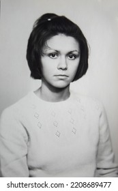 USSR, LENINGRAD - CIRCA 1986: Vintage Family Photo Of Pretty Young High School Girl Portrait For School Album