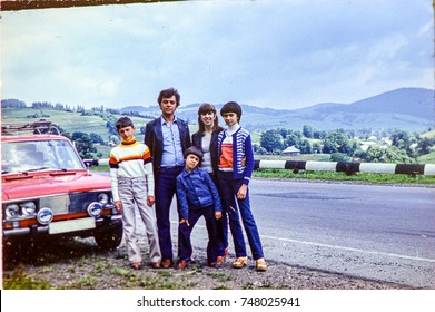 USSR, WESTERN UKRAINE, CARPATHIAN MOUNTAINS - CIRCA 1982: Vintage Photo Of Family Car Road Trip Vacation Landscape