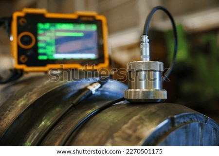 UT, Ultrasonic test to detect imperfection or defect in steel roller in the factory, NDT Inspection.