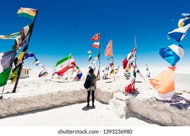 Uyuni Salt Flat - Salar De Uyuni - World's Largest Salt Flat, Bolivia