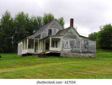 Vacant Farm House Stock Photo 617554 | Shutterstock