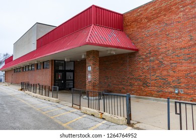 Vacant Grocery Store Exterior In Chicago