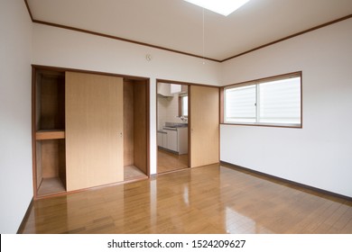 Vacant Room In Apartment. 