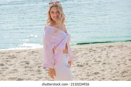 Vacation mood. Plus size happy girl at beach , spring - summer clothes collection