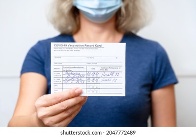 Vaccinated Young Woman Showing Mandate, COVID-19 Vaccination Record Card. Healthy Person In Mask And Certificate After Getting Corona Virus Vaccine. Shot, Proof And Health Theme. Moscow - Sep 12, 2021