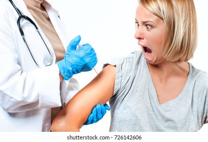 Dr. Karin: Zgrožena sam, zbog slabog interesa za cijepljenje i sezona će biti upitna - Page 2 Vaccination-doctor-syringe-making-patient-260nw-726142606