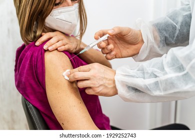 Vaccination Healthcare Concept - Hands Of Caucasian Doctor Or Medic Hold A Syringe Preparing A Shot Of Corona Virus Covid-19 Hpv Or Flu Vaccine For Patient Arm During Pandemic - Copy Space Close Up