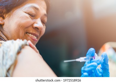 Vaccine Medical.Asian Indian Old Women Getting Vaccinated Immunity In Clinic.vaccine Program, Recommended Inoculation, Vaccination, Vaccine Volunteer Or Vaccinated Patient.Coronavirus. India Old Woman