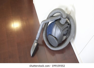 Vacuum Cleaner With Dust Bag