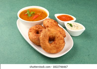 Vada / Medu Vadai With Sambar - Popular South Indian Snack