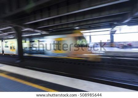 
The vague Sydney subway platform