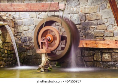 Vaintage water mill with water on long exposition