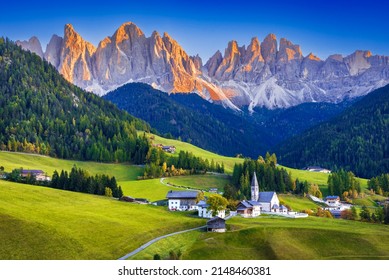 Val Di Funes, Italy - Sunset Odle Ridge Idyllic Dolomites Mountains In  South Tyrol, Italian Alps At Autumn Colors