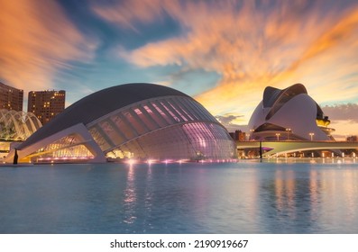 Valencia August 10, 2022, Beautiful Sunset In The Famous City Of Arts And Sciences, With Its Avant-garde Architecture Of The Palau De Las Artes Reina Sofia And The Principe Felipe Museum