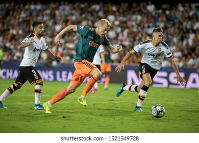 VALENCIA, SPAIN - OCTUBER 2: Van de Beek with ball during UEFA Champions League match between Valencia CF and AFC Ajax at Mestalla Stadium on Octuber 2, 2019 in Valencia, Spain