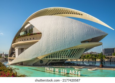 VALENCIA, SPANIEN - 28.05.2022 - Panoramablick auf das Gebäude der Königin Sofia Palast der Künste in der Stadt der Künste und Wissenschaften in Valencia. Valencia ist auch die Hauptstadt der gleichnamigen Provinz.